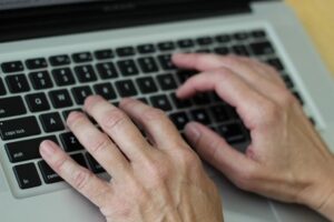 Lire la suite à propos de l’article Récompenser 40 ans de carrière&nbsp;: achat de médailles du travail sur Dragoparis